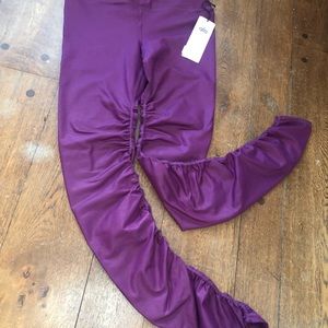 NWT Alo Yoga Juneberry Glossy Idol Leggings